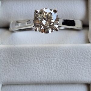 1CTW LAB SOL 14K WG.COLOR I-J.CLARITY SI1-SI2. SIZE 7